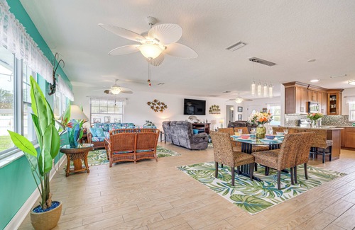 Homosassa House | Vibrant Canalfront Retreat with Kayaks and Pet-Friendly Options