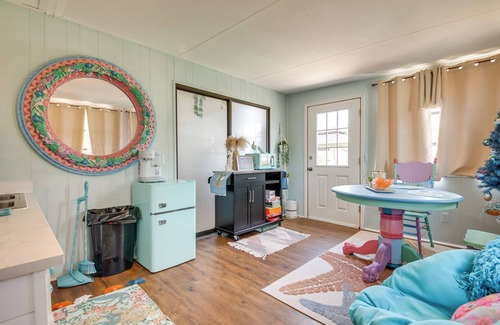 South Waterfront Park Apartment | Boat Dock & Slip: Riverfront Apt in Edgewater