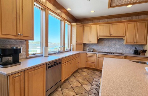 Pawleys Island House | Oceanfront Retreat: Hot Tub, Dock & Pool Await You!
