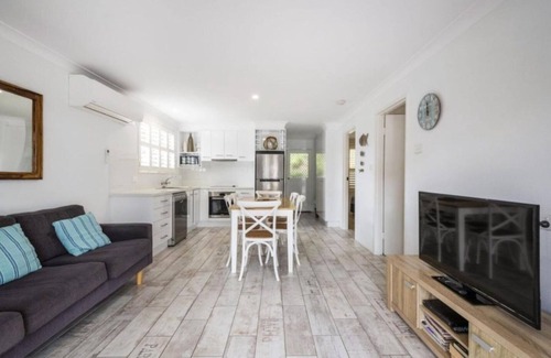 Iluka Apartment | Boat ramp, jetty and pool. Family holidays or romantic getaways on the Clarence