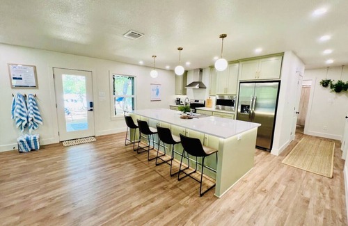 Chico Cabin | Scenic Lakefront Retreat with 180° Views & King Beds