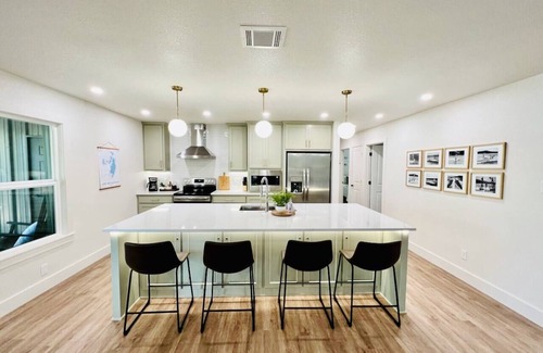 Chico Cabin | Scenic Lakefront Retreat with 180° Views & King Beds