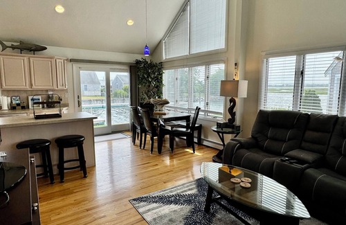 South Yarmouth House | Boater's Paradise: Oceanfront Retreat Near Beautiful Beaches