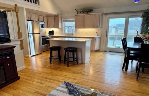 South Yarmouth House | Boater's Paradise: Oceanfront Retreat Near Beautiful Beaches