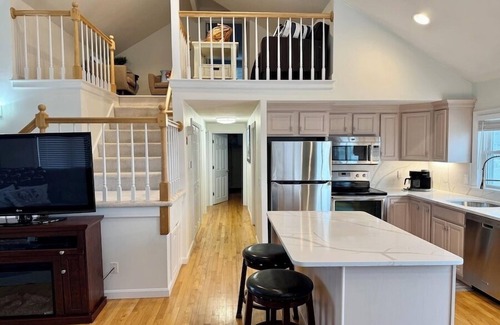 South Yarmouth House | Boater's Paradise: Oceanfront Retreat Near Beautiful Beaches