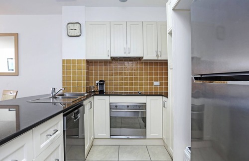 Tea Gardens Apartment | Relaxing Poolside Retreat at Boathouse 107 Apartment