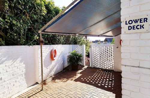 Ramsgate South Apartment | Cozy Boathouse Bed and Biscuit with Ocean View & Pool