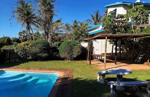 Ramsgate South Apartment | Cozy Boathouse Bed and Biscuit with Ocean View & Pool