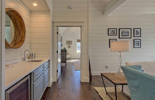 Dillard Cottage | Cozy Boathouse Cottage with Ocean View at Julep Farms