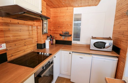 Deganwy Cottage | Experience Oceanfront Bliss at Boathouse Hotel