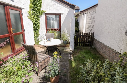 Deganwy Cottage | Experience Oceanfront Bliss at Boathouse Hotel