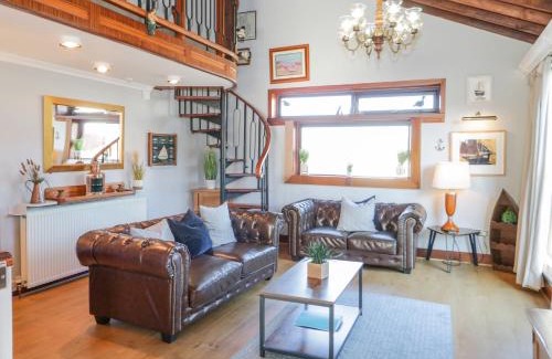 Deganwy House | Pet-Friendly Boathouse: 4-Star Stay with High Ratings