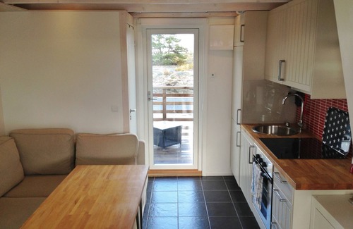 Mellerud O House | Cozy Boathouse in Mellerud Marina with Ocean View Amenities