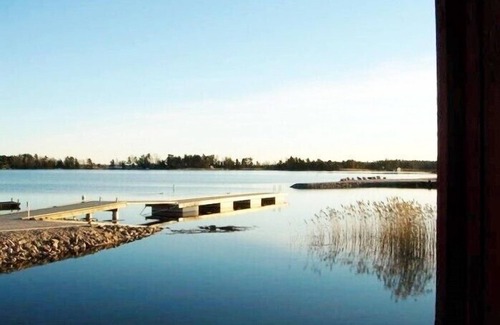 Mellerud O House | Cozy Boathouse in Mellerud Marina with Ocean View Amenities