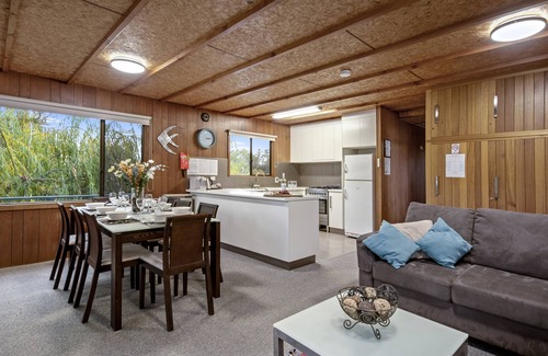 Renmark House | Experience Boats and Bedzzz: The Murray Dream Houseboat Stay