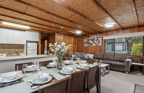 Renmark House | Experience Boats and Bedzzz: The Murray Dream Houseboat Stay