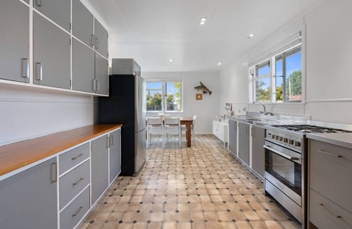 Rainbow Point House | Relaxing Boats and Brews Retreat with Free WIFI