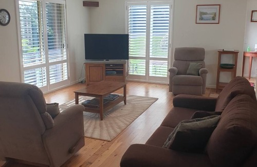 Dalmeny House | Beachfront Bliss at Bob & Rob's Retreat - Rated 9.6/10