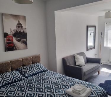 Abercwmboi Apartment | Discover Bob's Bunkhouse: Top-Rated, Family & Pet Friendly