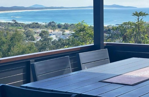 Crescent Head House | Oceanfront Retreat at Bob's Shout, Rated 9.8/10!