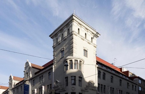 Kaisaniemi Apartment | Eco-Friendly Retreat at Bob W City Centre - Rated 9/10