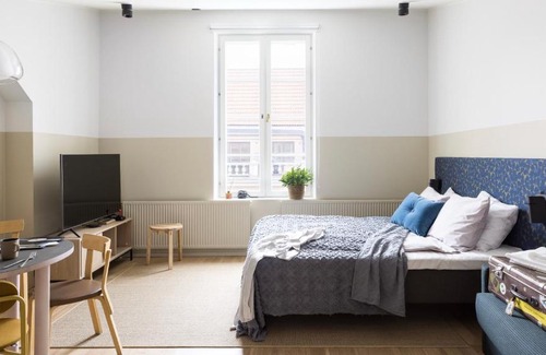 Kaisaniemi Apartment | Eco-Friendly Retreat at Bob W City Centre - Rated 9/10
