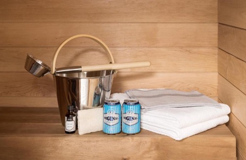 Kaisaniemi Apartment | Eco-Friendly Retreat at Bob W City Centre - Rated 9/10