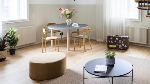 Kaisaniemi Apartment | Eco-Friendly Retreat at Bob W City Centre - Rated 9/10