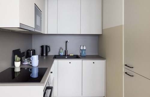Kaisaniemi Apartment | Premier Stay at Bob W City Centre: Oceanfront Bliss Awaits
