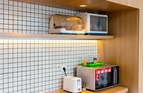 Tangerang Hotel | Cozy Bobopod Airport CBC Tangerang with Breakfast & Kitchen
