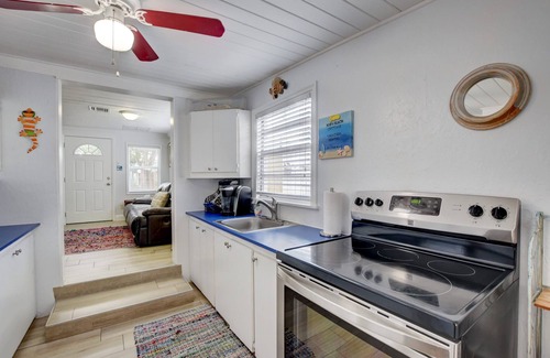 Briny Breezes House | Bob's Beach House: Steps to the Ocean with Spa & Hot Tub