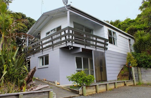 Coromandel House | Discover Bobs Haven - Classic Kiwi Bach in Long Bay