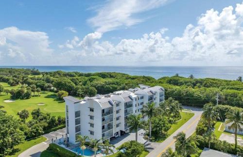 Boca Raton Apartment | Boca Beach Retreat Pool Sand