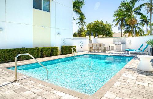 Boca Raton Apartment | Boca Beach Retreat Pool Sand