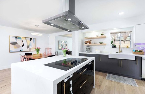 East Boca Raton Villa | Family-Friendly Escape: Steps to Downtown and the Beach