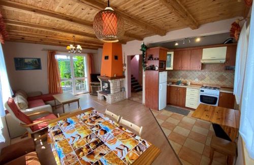 Podmacharce Cabin | Experience Bociani Domek: Ocean Views & Pet-Friendly Stays