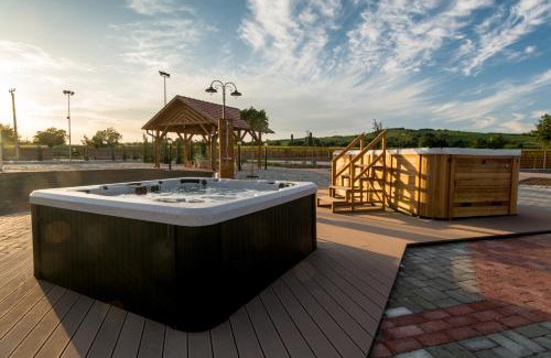 Kisharsany Bed & Breakfast | Relax at Bocor Fogadó: 4-Star Oceanfront Retreat