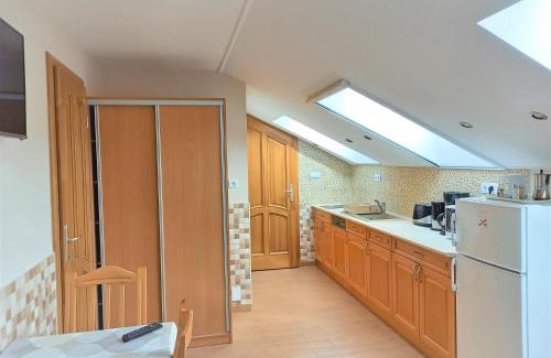 Hajduszoboszlo Apartment | Kid-Friendly Retreat at Bocskai Apartmanház - Guest Rated 9.8
