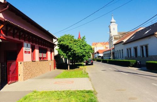 Hajduszoboszlo Apartment | Kid-Friendly Retreat at Bocskai Apartmanház - Guest Rated 9.8