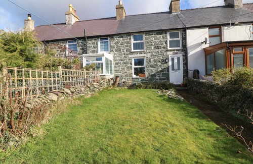 Caernarfon Cottage | Family-Friendly BOD FEURIG Holiday Cottage in Penygroes