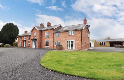 Trefeglwys House | Discover Bodaioch Hall: Family-Friendly Getaway Awaits