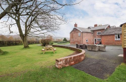 Trefeglwys House | Discover Bodaioch Hall: Family-Friendly Getaway Awaits