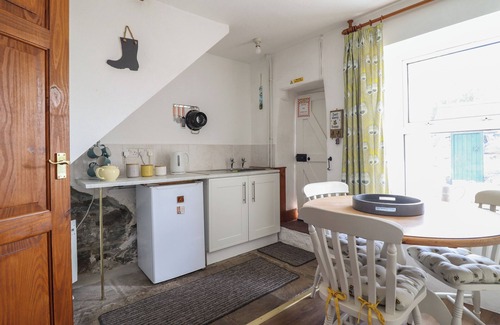 Trawsfynydd Cottage | Experience BODALAW: Cozy Cottage with Open Fire in Trawsfynydd
