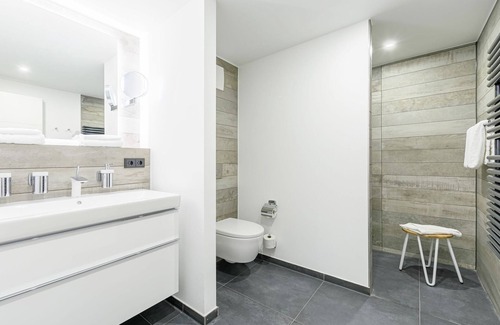 Ostseebad Wustrow Apartment | Idyllic Boddenglück Getaway with Ocean View Amenities
