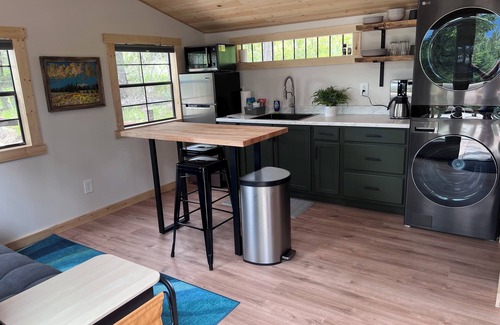 Rexford Apartment | Bode's Bunkie – Tiny House with Mountain Views and Lake Access