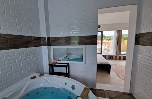 Sile Hotel | Discover Bodega Butik Otel: Family-Friendly with Ocean Views
