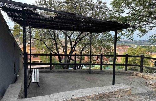 El Molar Apartment | Quaint Bodega en El Molar: Perfect for Families and Pets