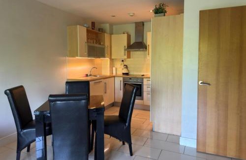 Schollarstown Apartment | Discover Boden Heath: Pet-Friendly Stay with Breakfast Included