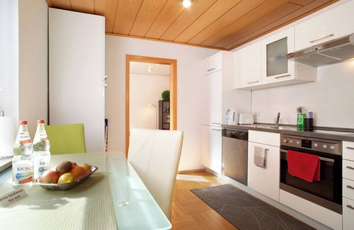 Meckenbeuren Apartment | Cozy Apartment 'Bodensee Gresser' with Terrace and Wi-Fi