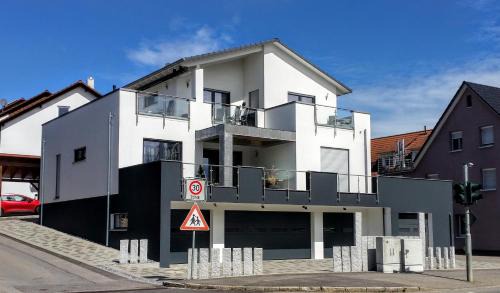 Uhldingen-Muehlhofen Apartment | Trendy Bodensee-Fewo: Modern Apartment with Netflix & Views
